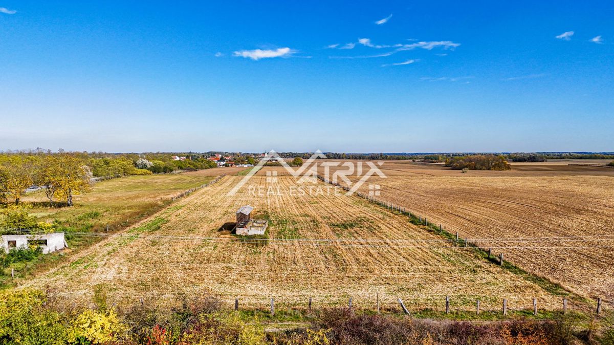 Terreno BILJE, 161.000 €