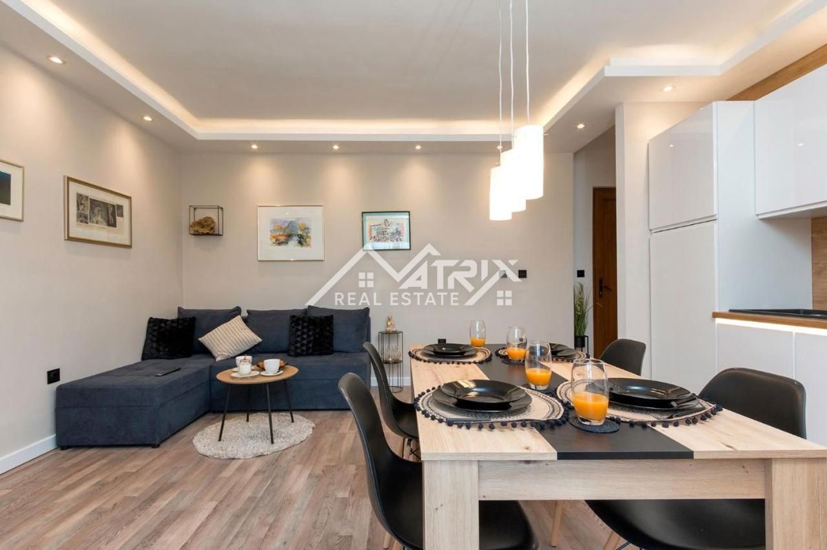Pula, renovated 41 m² flat with loggia in prime location
