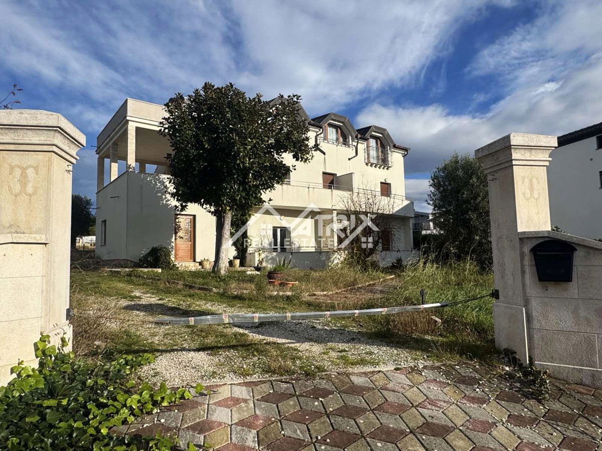 Umag, kuća s velikim potencijalom samo 100m od mora – 2
