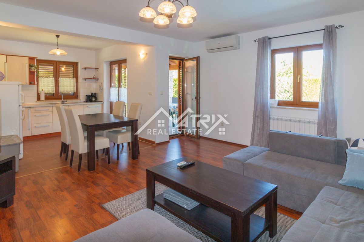 Poreč region, house with pool and 4 apartments – 8 km to the sea – 3