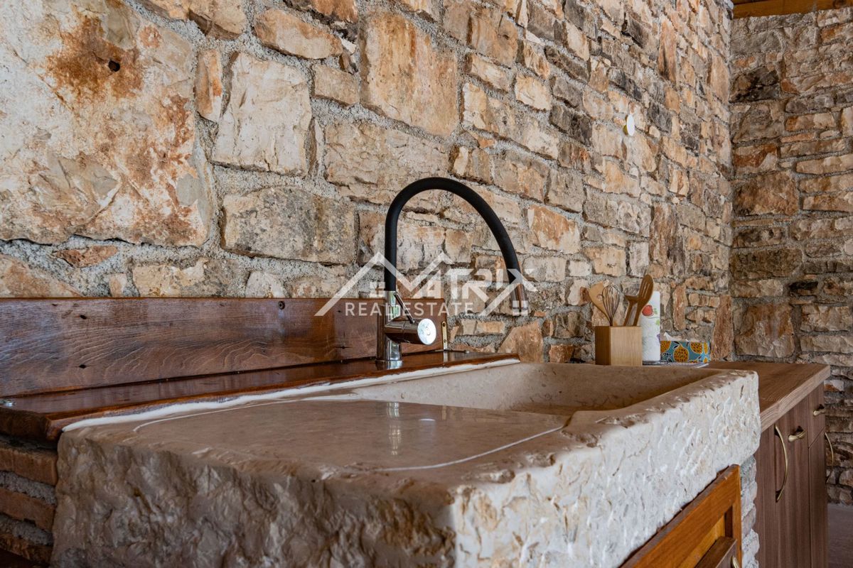 STRANIĆI KOD LOVREČA