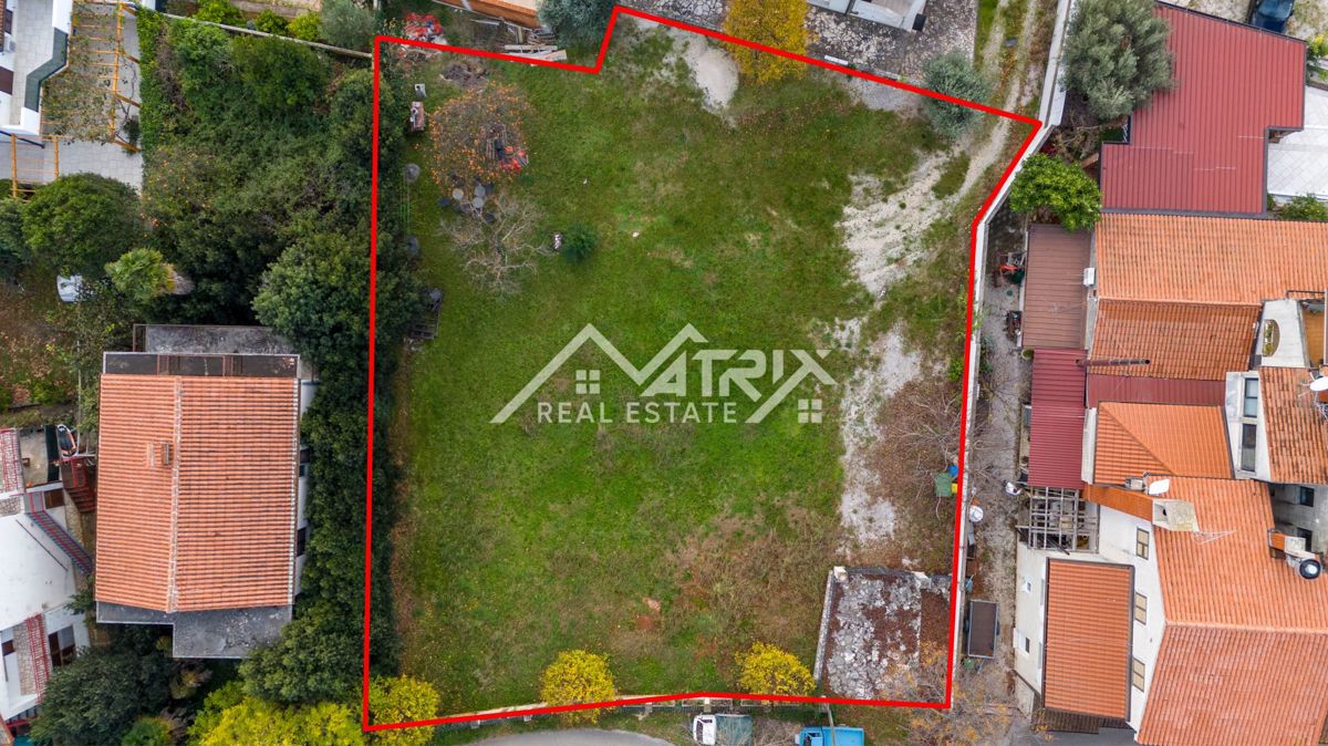 Участок UMAG, 600.000 €