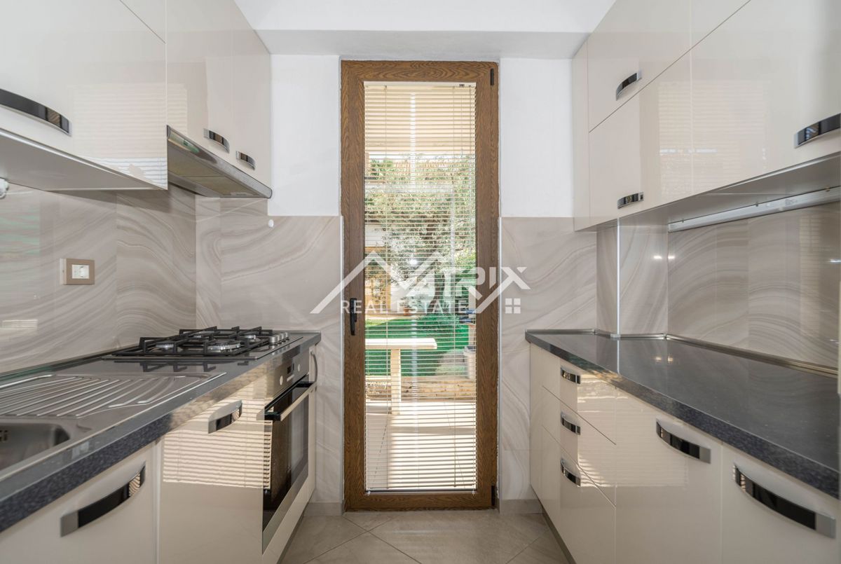 Novigrad Karpinjan, pritličje družinske hiše z dvema apartmajema – 3