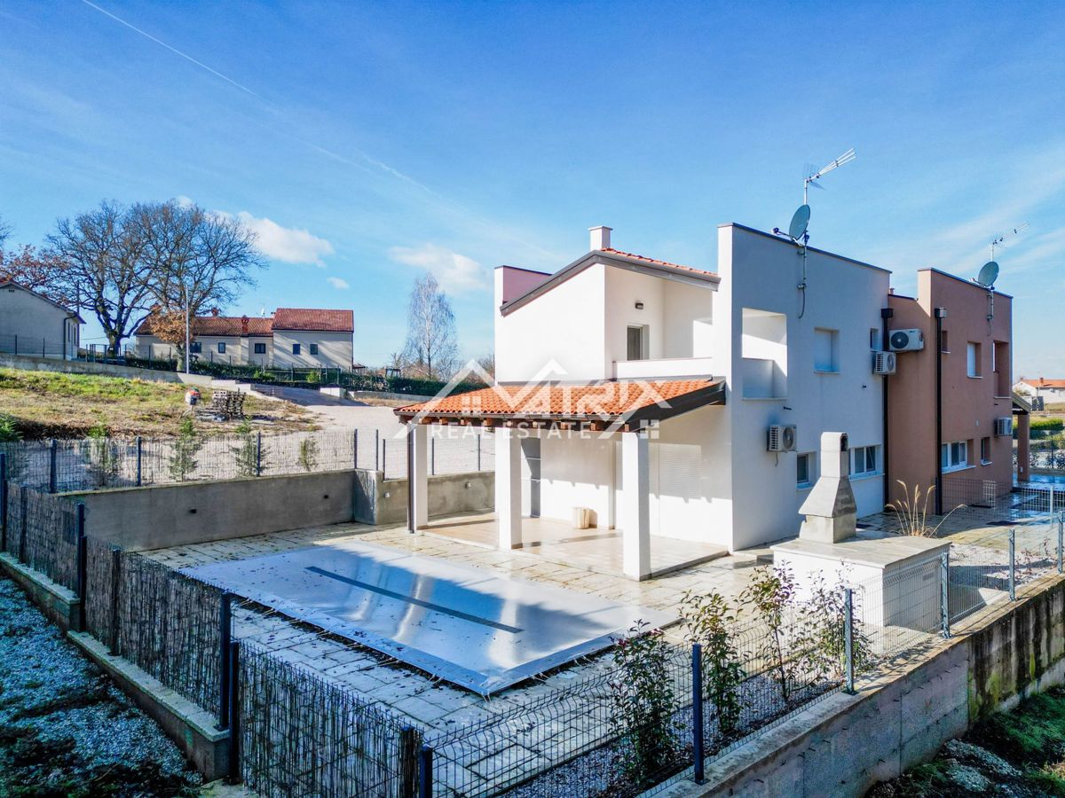 Poreč okolica, šarmantna dvojna kuća sa bazenom – 3