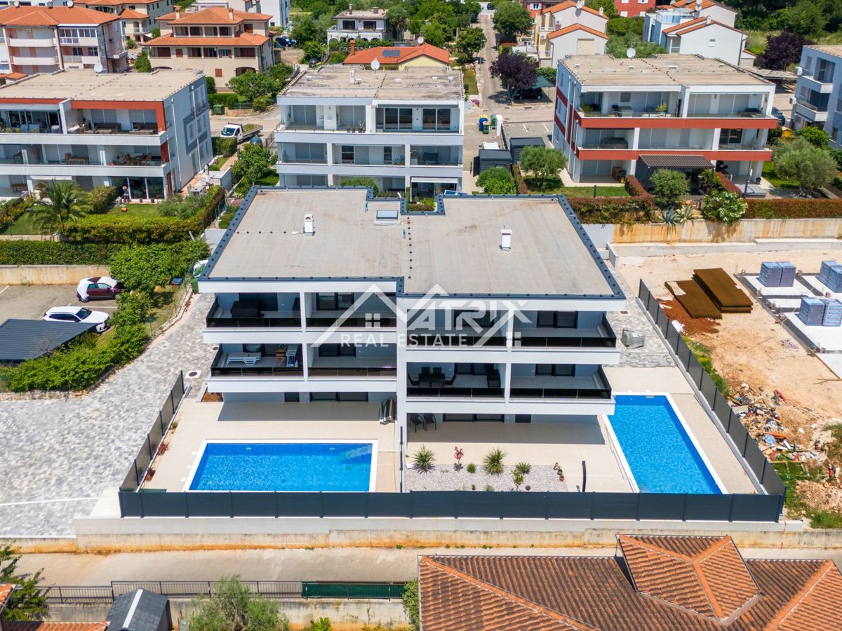 Novigrad, stan u novogradnji samo 700 m od mora! Prilika!