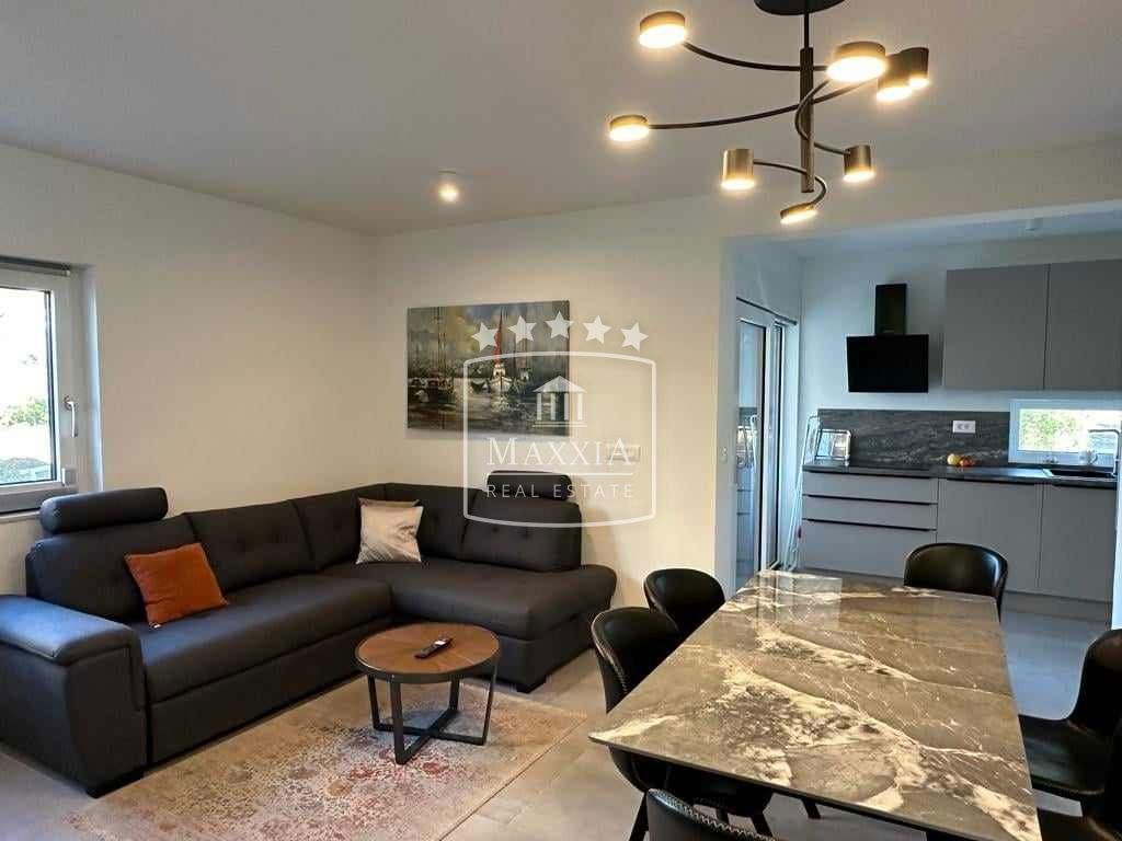 Diklo - luxurious 4.5 room apartment 50m away from sea, roof terrace! 517.930EUR