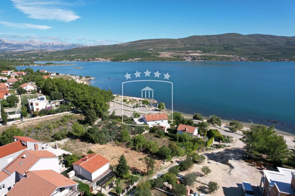 Terreno NOVIGRAD, 289.000 €