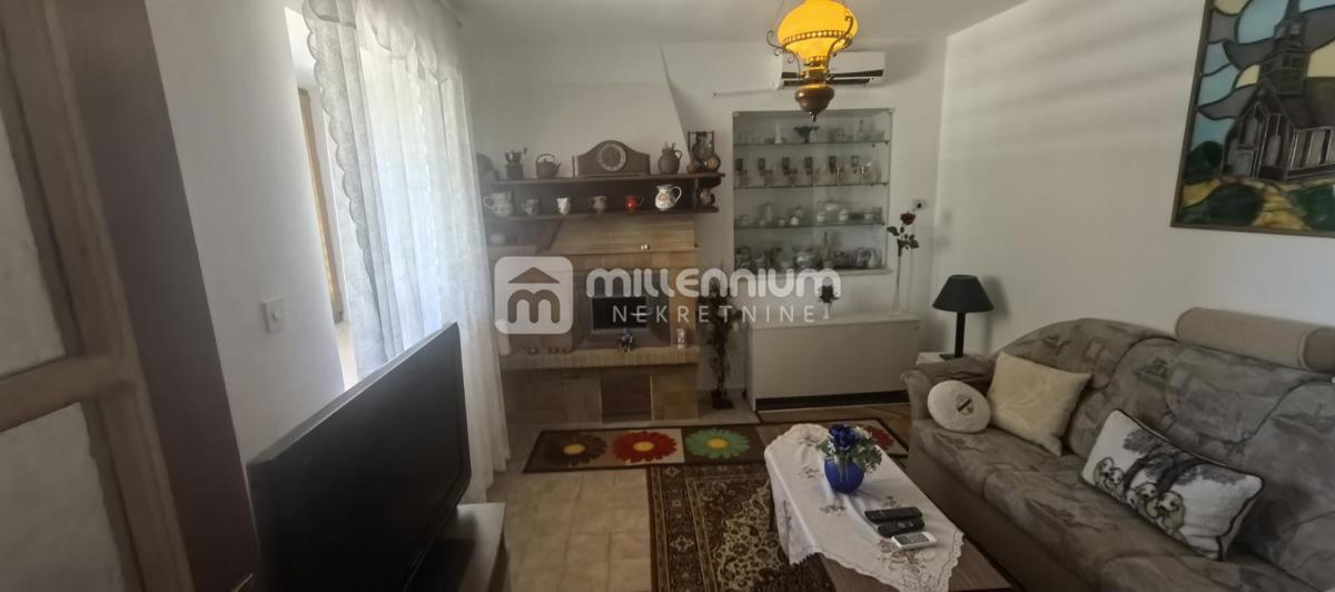 Otrok Krk, Garica, 176.89m2, kuća s velikom okućnicom – 2