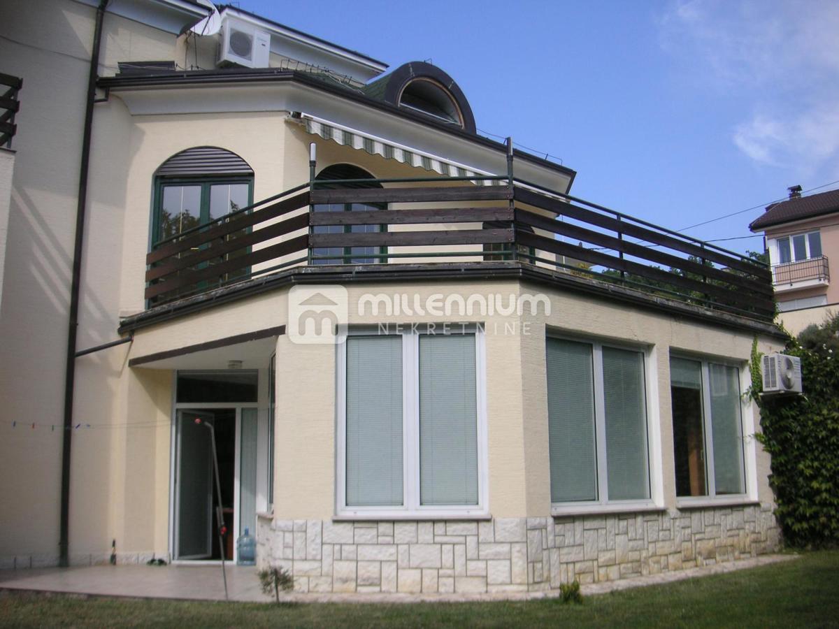 MAKSIMIR
