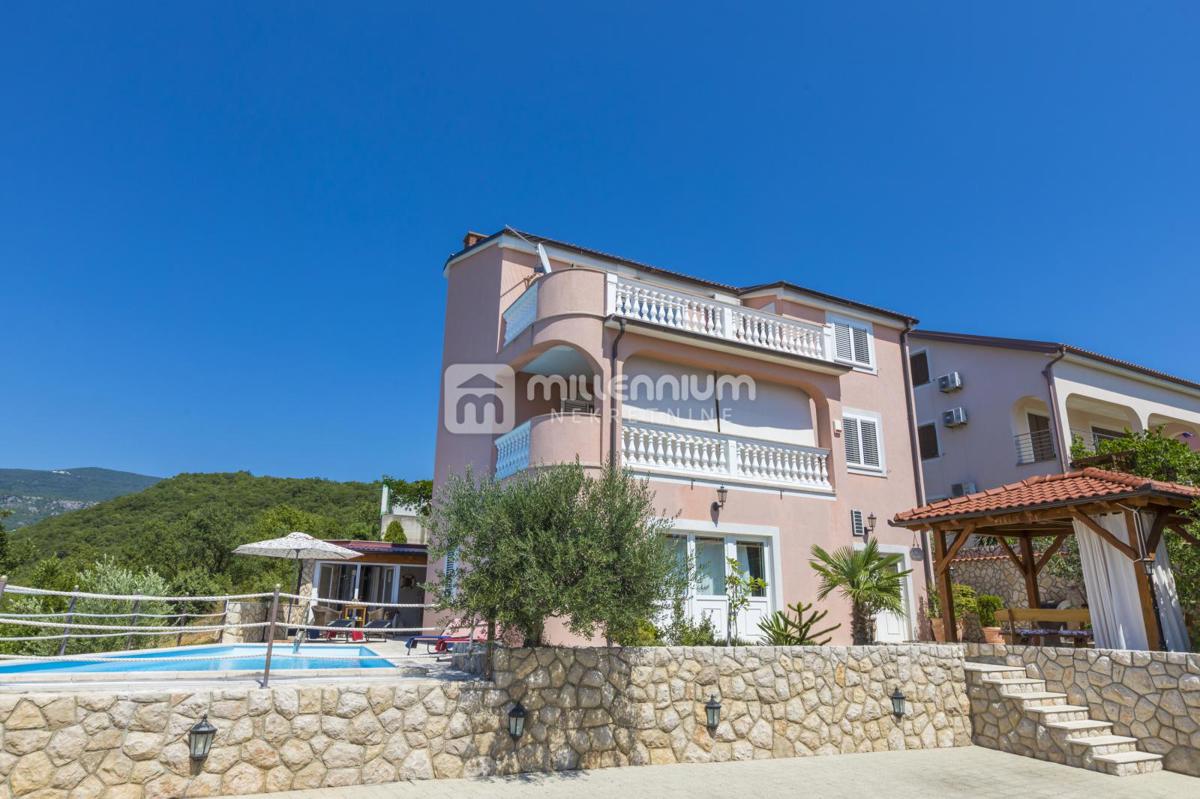 Selce, 344m2, samostojeća kuća s tri stana i bazenom – 2
