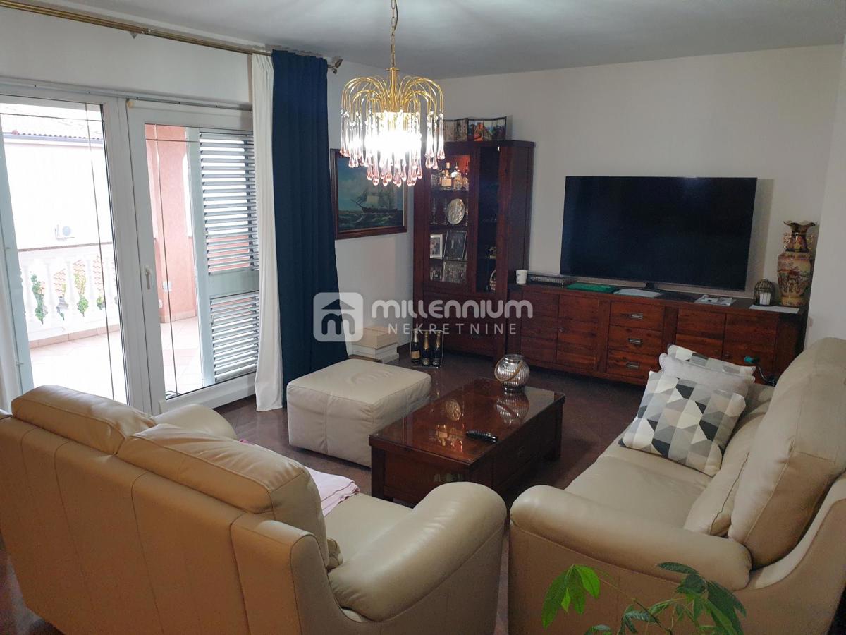 Selce, 344m2, samostojeća kuća s tri stana i bazenom – 3