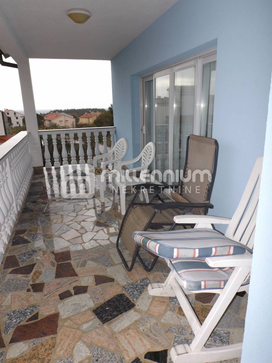 Otok Krk, Krk, kuća s 9 stanova i velikom okućnicom – 3