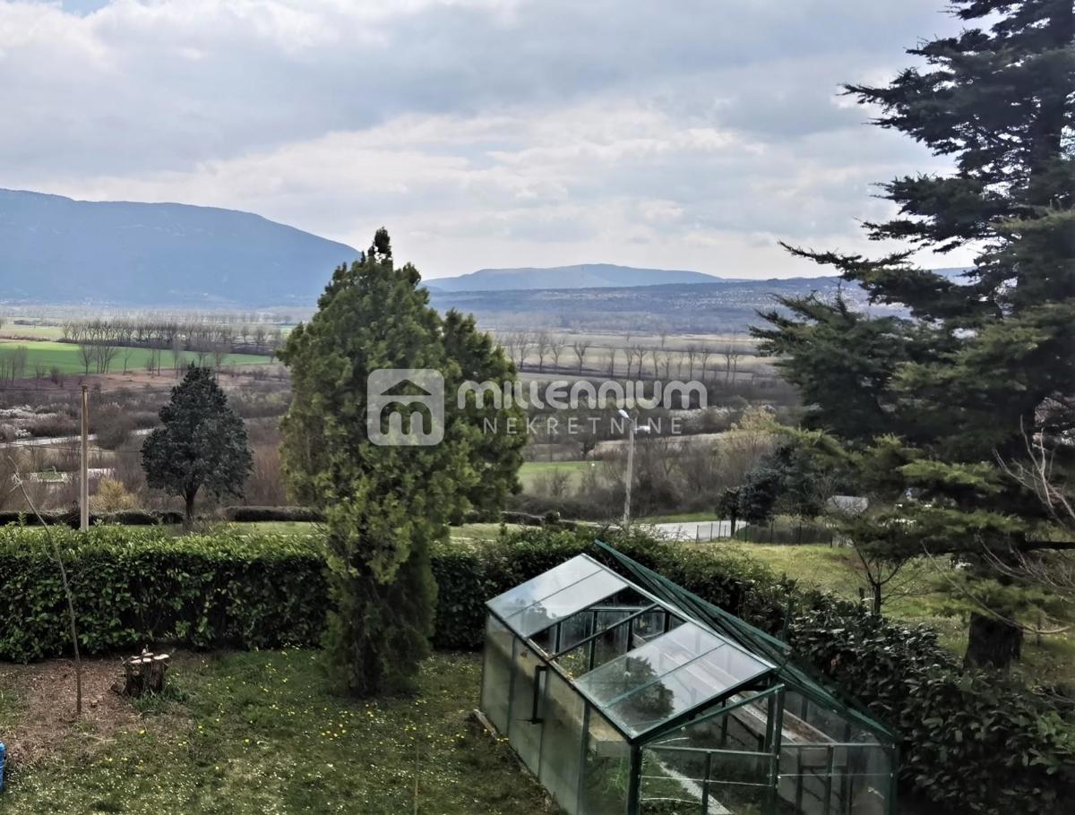 Istra, Kršan, samostojeća kuća s 2 stana i velikom okućnicom – 3