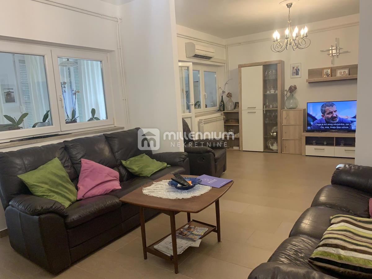 Kraljevica, 180m2, samostojeća kuća s 2 stana – 3