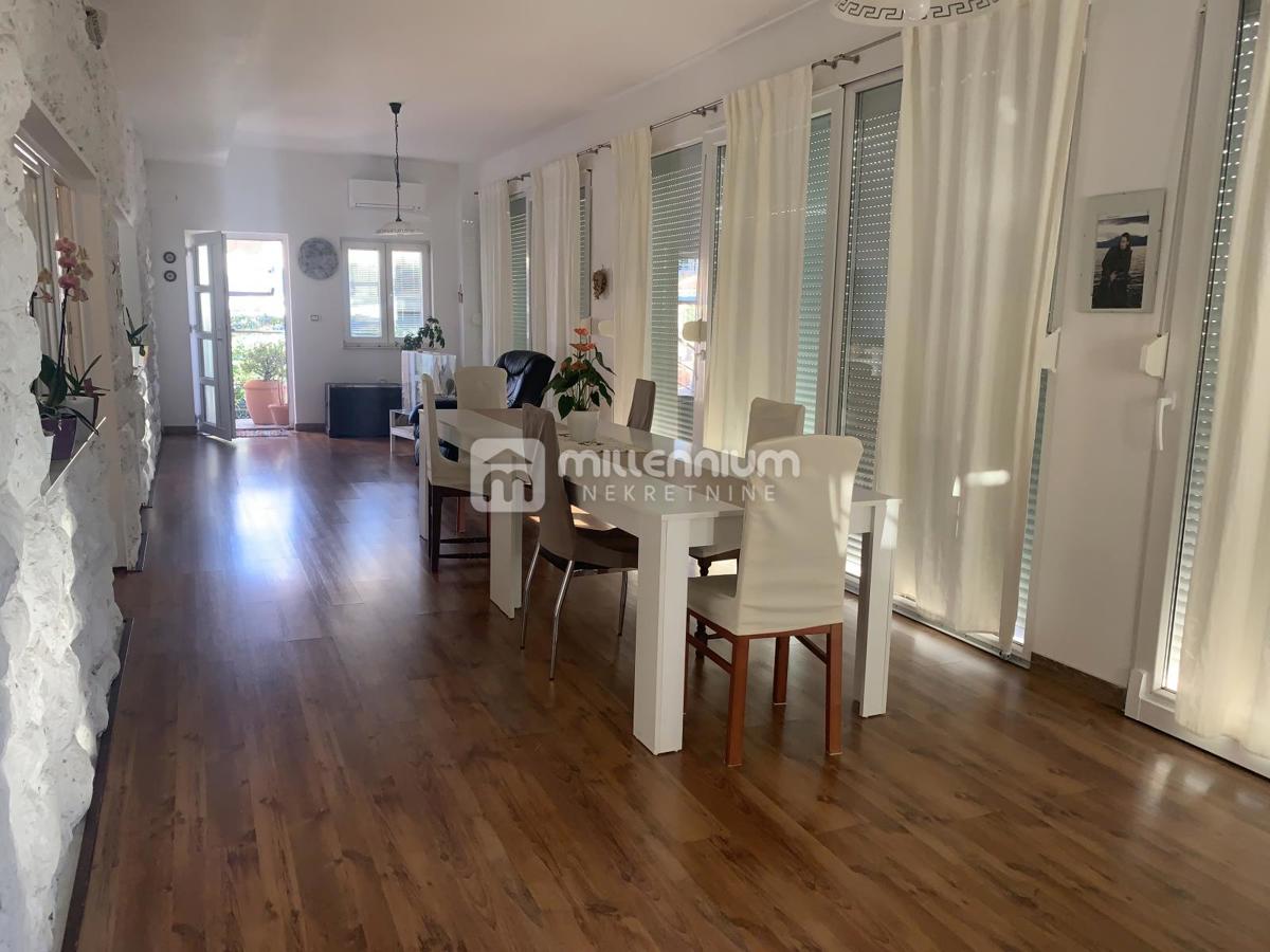 Kraljevica, 180m2, samostojeća kuća s 2 stana – 2