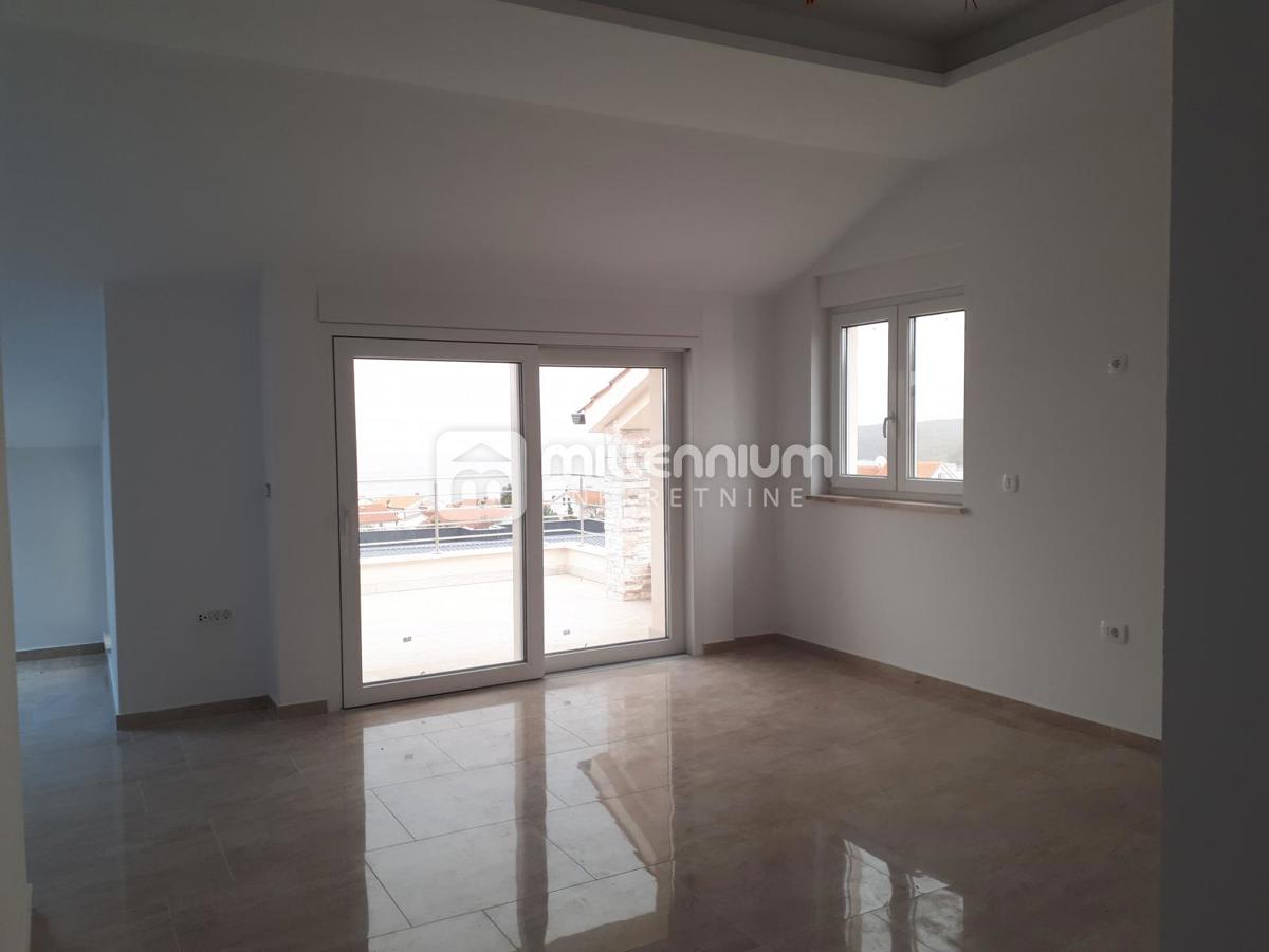 Otok Krk, Njivice, novogradnja, 2s+db, terasa, parking mjesto – 3