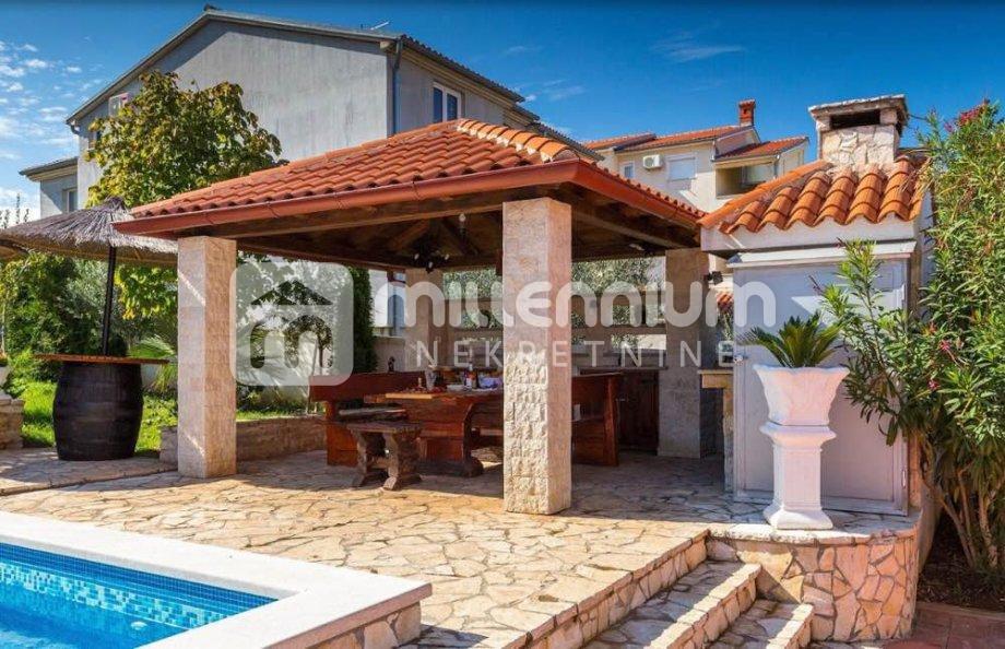 Istra, Fažana kod Pule, vila s 4 apartmana i bazenom – 3