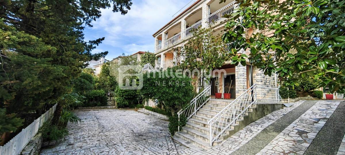 Crikvenica, 435m2, samostojeća kuća s 11 stambenih jedinica – 2