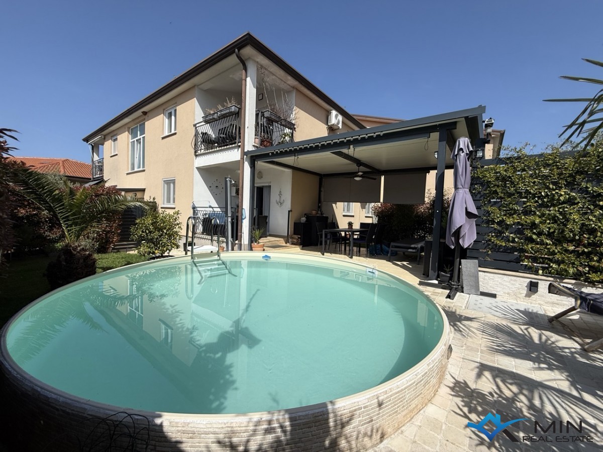 Appartamento NOVIGRAD, 360.000 €