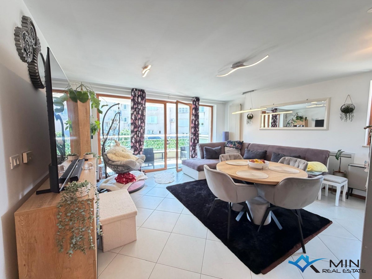 Apartment in the center of Novigrad with garage
