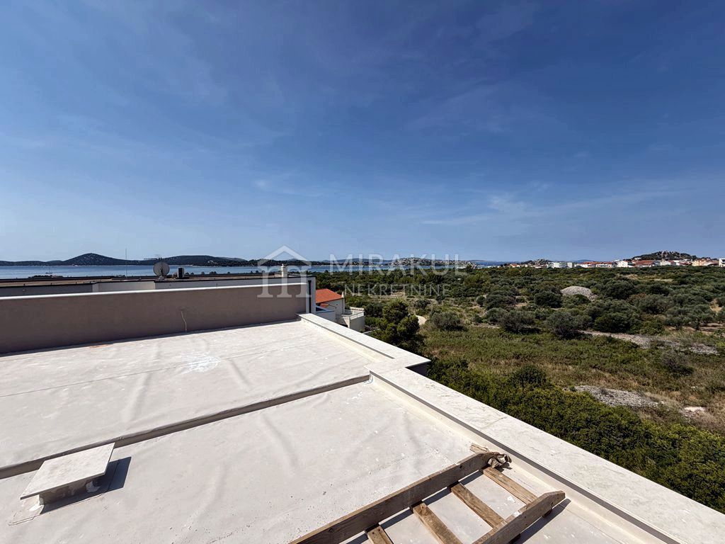 Vodice nekretnine, NOVOGRADNJA, Stan S4 s pogledom na more