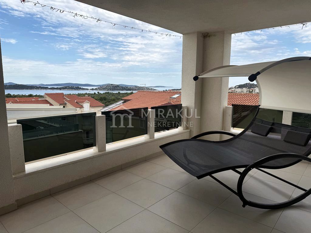 Nekretnine Vodice, Penthouse sa panoramskim pogledom na more