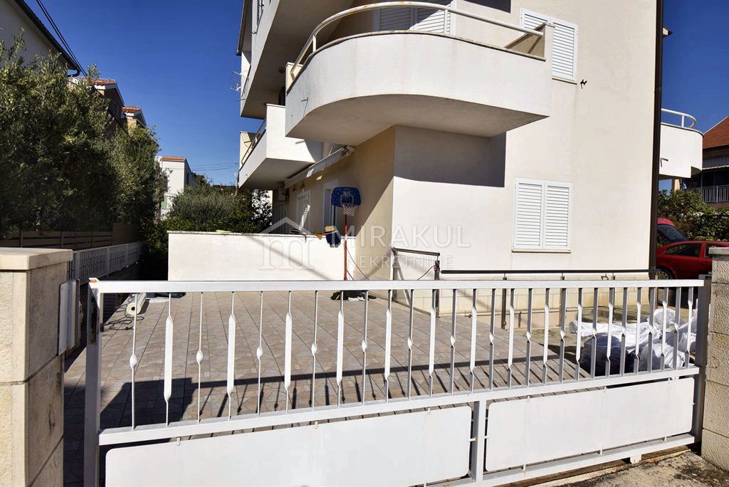 Nekretnine Vodice, Stan S1 u prizemlju na odličnoj lokaciji