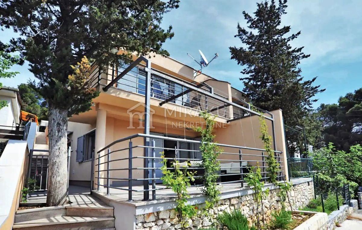 Nekretnine Tisno, Kuća sa pogledom na more, odmah useljiva – 3