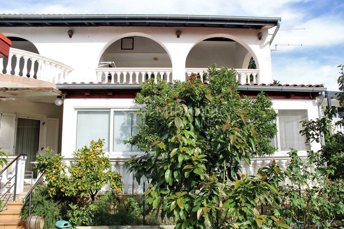 Nekretnine Srima, Kuća sa 3 apartmana blizu mora – 2