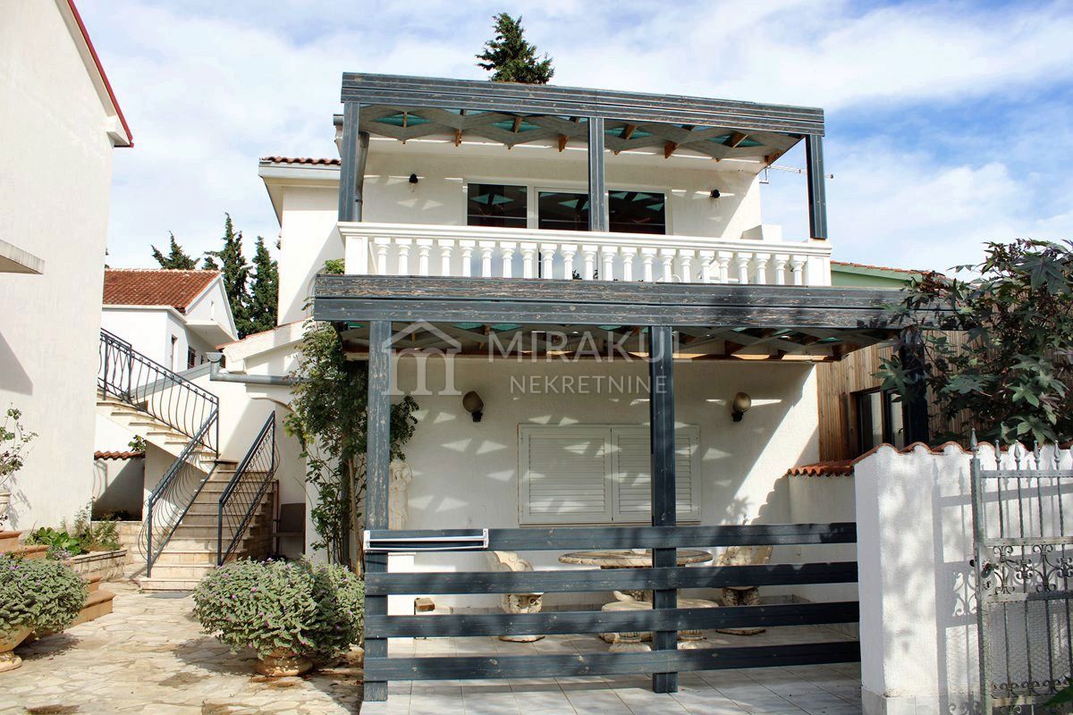 Nekretnine Srima, Kuća sa 3 apartmana blizu mora – 3