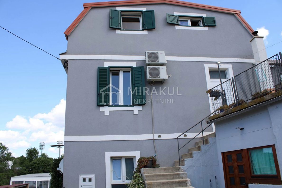 Immobilien Šibenik, Haus in der Nähe des Strandes Banj mit Meerblick – 3