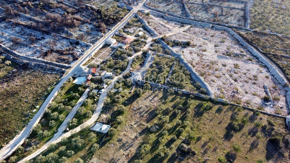 Nekretnine Vodice, Obiteljsko poljoprivredno gospodarstvo na prostranom zemljištu – 2