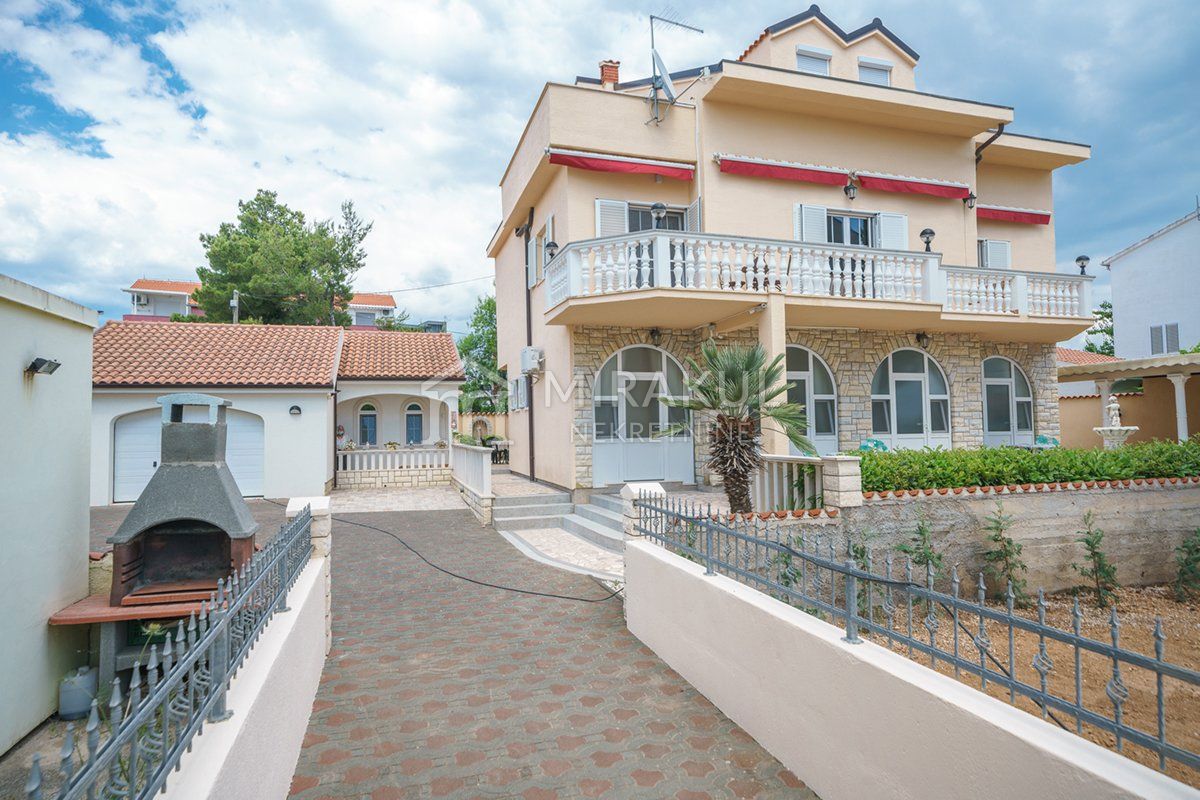 Nekretnine Srima, Luksuzna višekatnica 30 metara od mora – 3