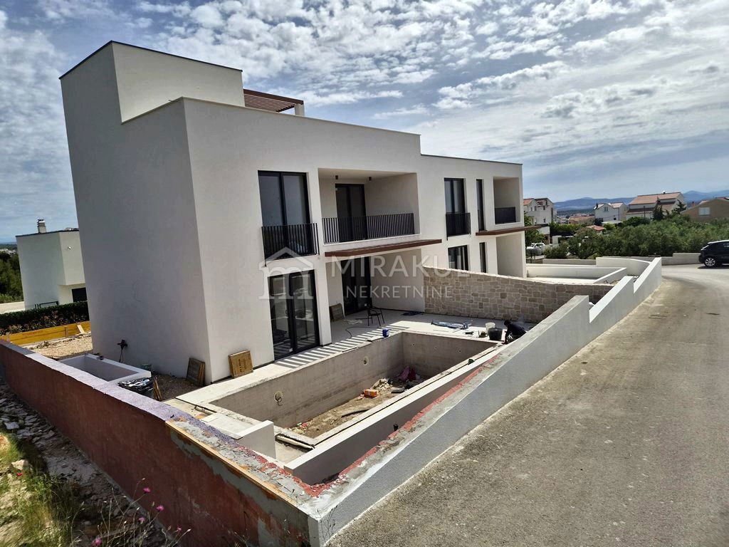 Real estate Vodice, Multi-storey apartment with swimming pool in a quiet location