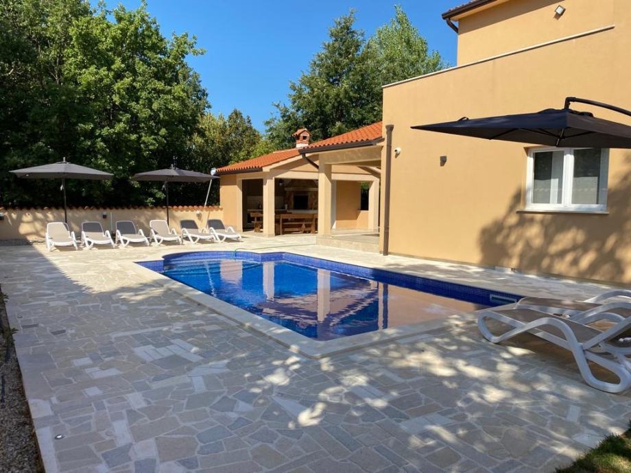 Дом LABIN, 425.000 €