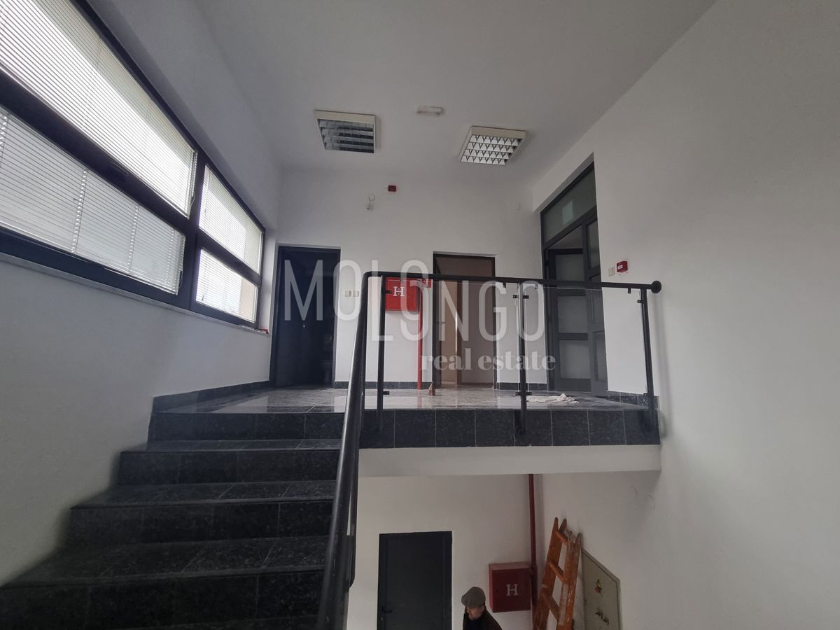 Locale commerciale MATULJI, 1.800 €