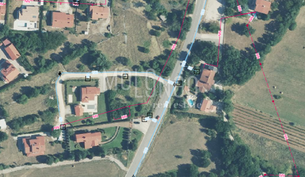 Участок LABIN, 104.000 €