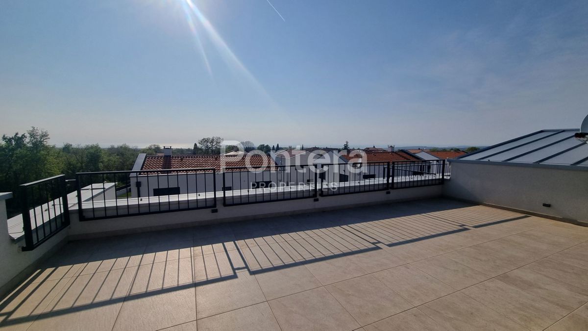 ISTRA, POREČ stan s krovnom terasom i pogledom na more