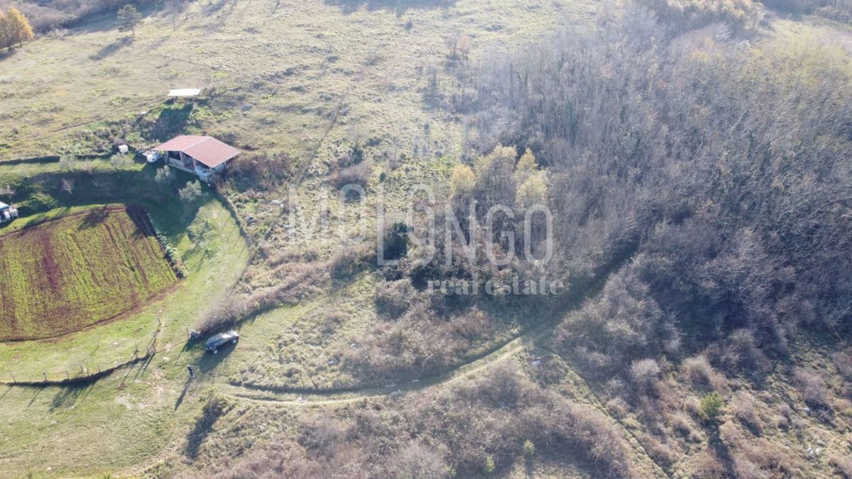 Участок PAZIN, 51.000 €