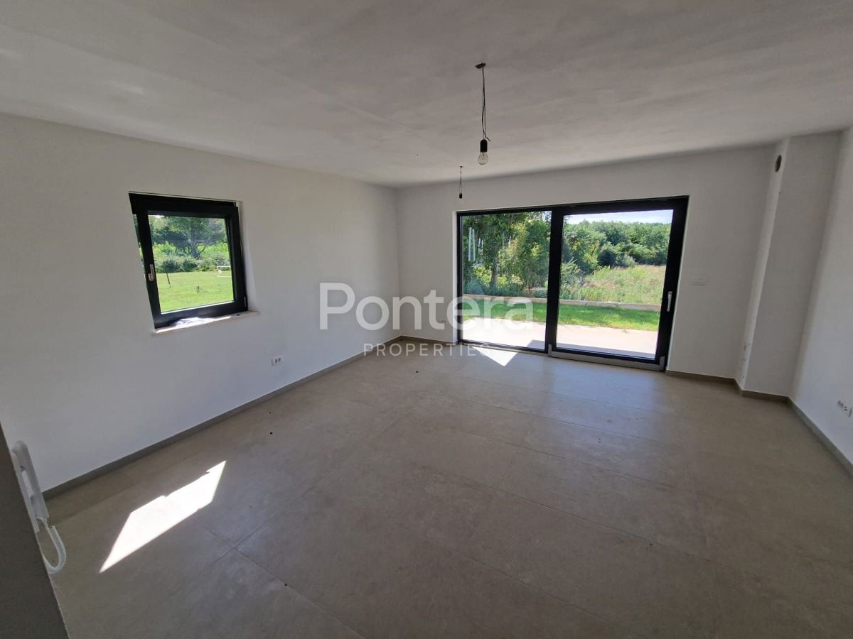 ISTRA, POREČ 3s+db u prizemlju novogradnje s vrtom 1km od mora