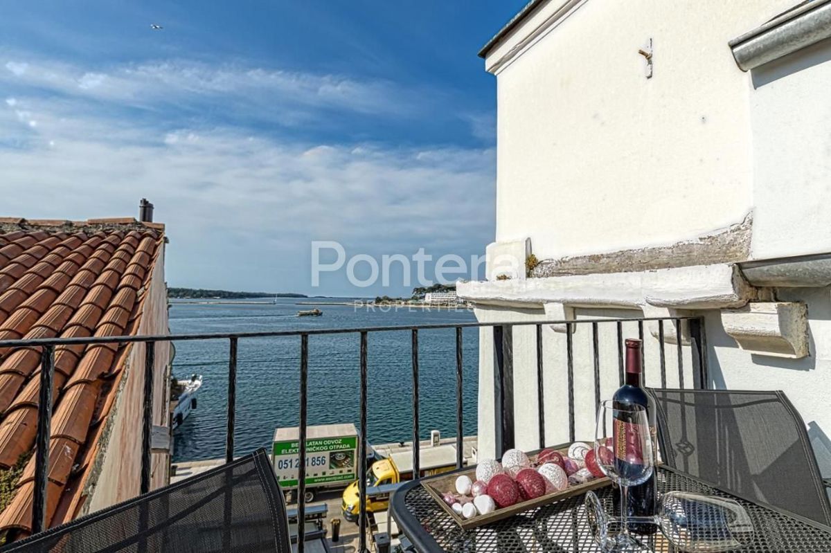 ISTRA, POREČ eksluzivan stan prvi red do mora