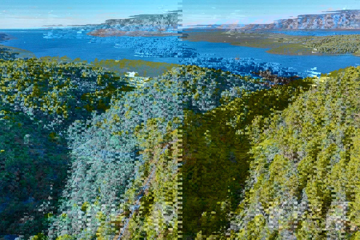 Terreno STARI GRAD, 185.000 €