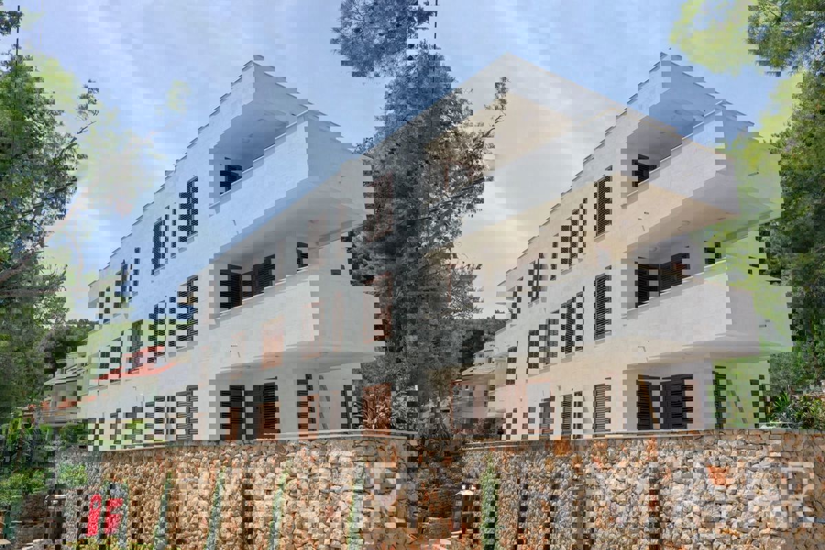 Casa JELSA, 4.000.000 €