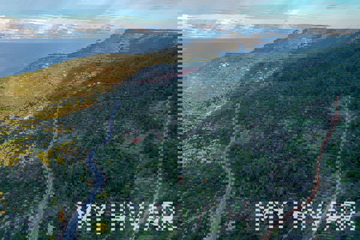 Terreno JELSA, 297.921 €