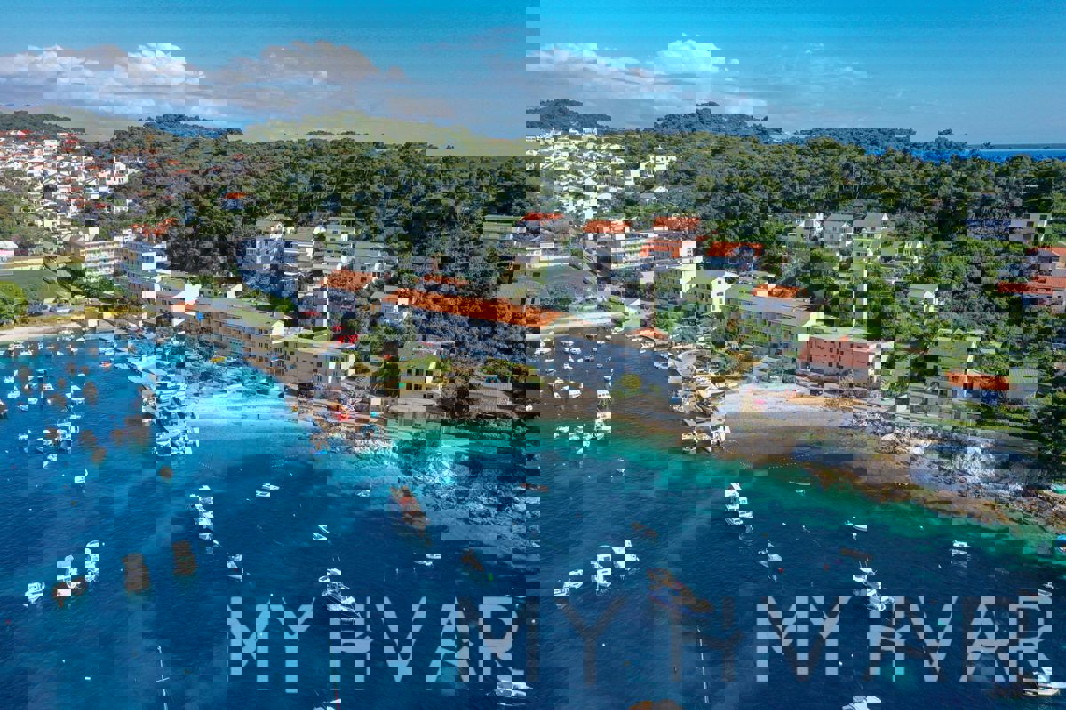 HVAR