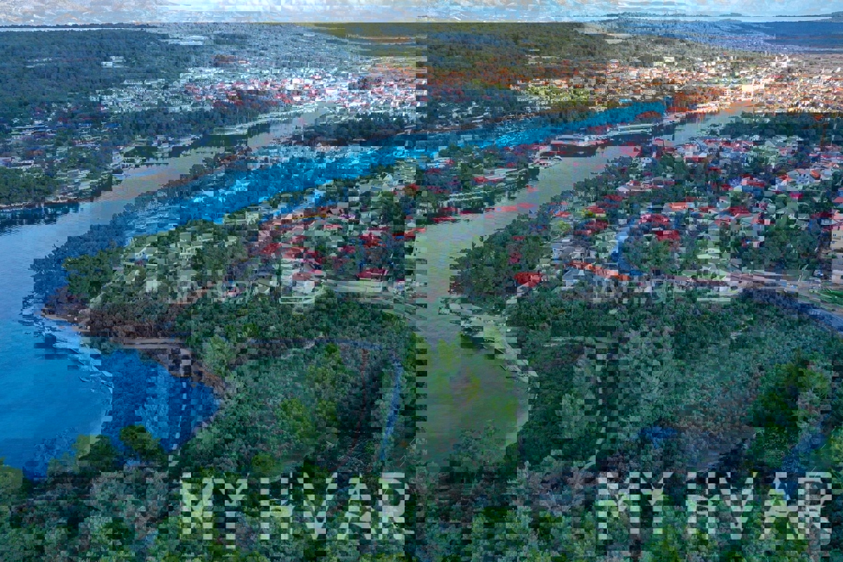 Участок STARI GRAD, 299.280 €