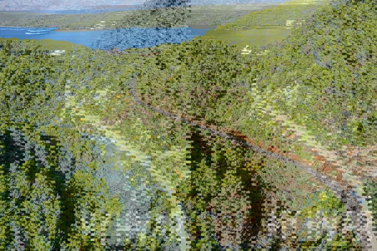 Terreno STARI GRAD, 20.000 €