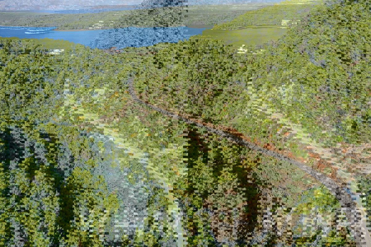 Terreno STARI GRAD, 20.000 €