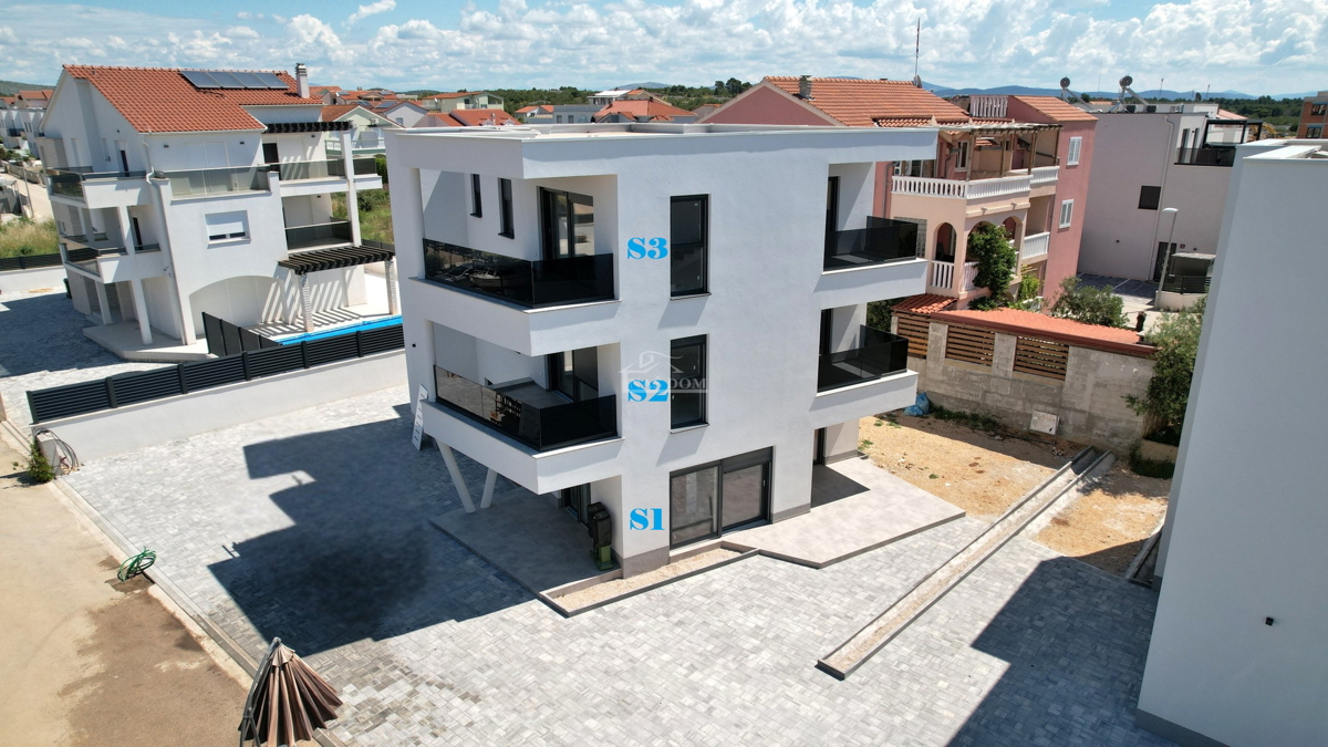 Vodice - Luksuzno stanovanje S3 v drugem nadstropju, odlična lega