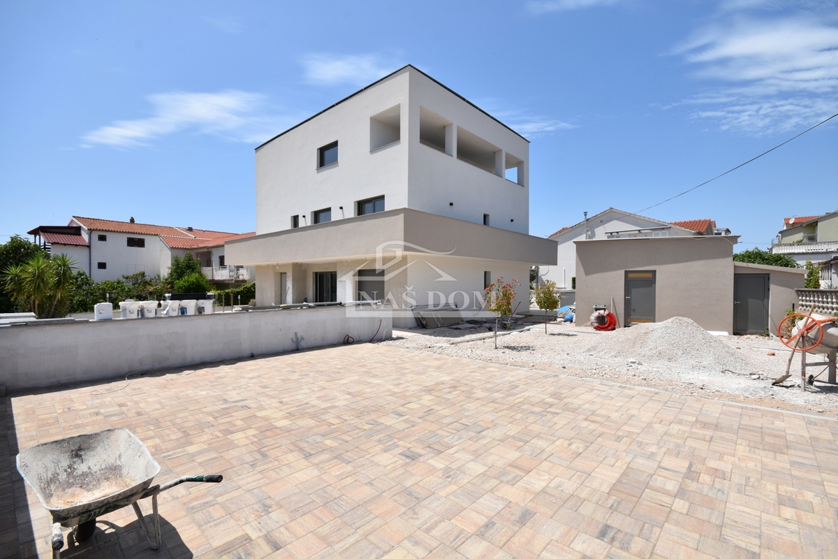 Vodice - First floor apartment with 3 bedrooms, 700m to the beach